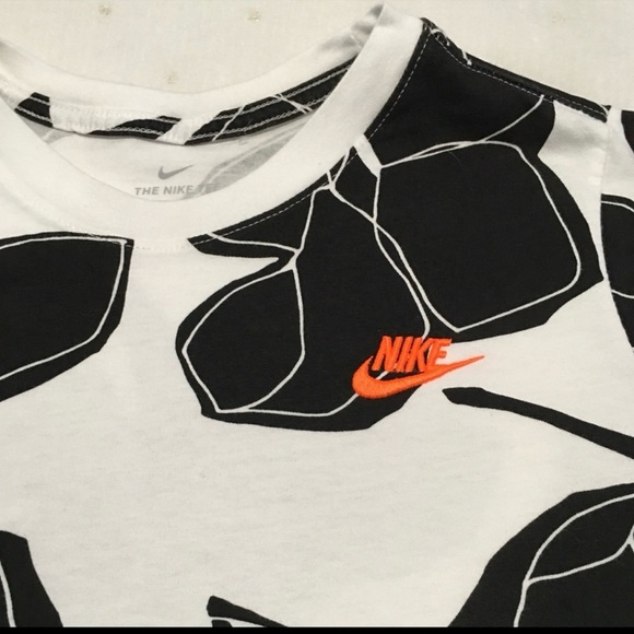 Nike Tshirt - Picture 3 of 6